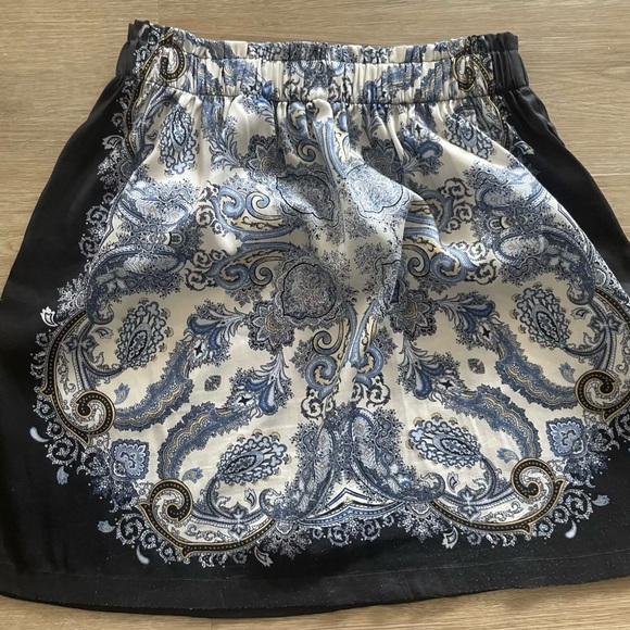 H&M Women's Mini Skirt, Blue, Multi-color Paisley Skirt, Size S, Elastic Waist - Picture 3 of 4